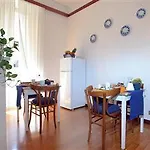לינה וארוחת בוקר Tata רומא