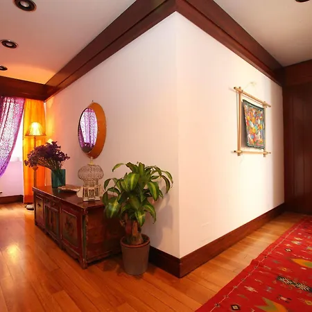 Oda ve Kahvaltı Tata